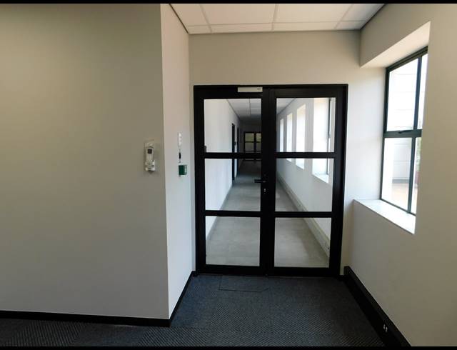130M² OFFICE TO LET IN HYDE PARK